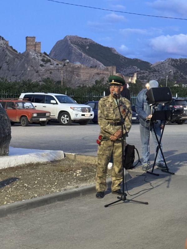 В Судаке открыли Памятный знак пограничным войскам В Судаке открыли Памятный знак пограничным войскам