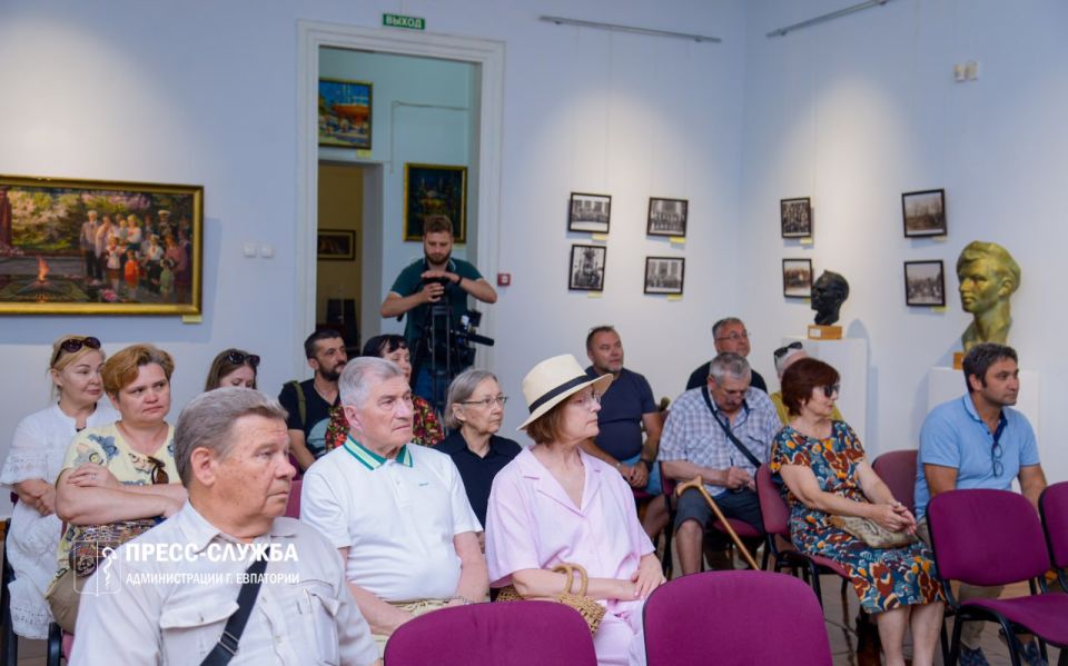 В Евпатории прошло гашение почтовых марок, посвященных форме участников Парада Победы В Евпатории прошло гашение почтовых марок, посвященных форме участников Парада Победы