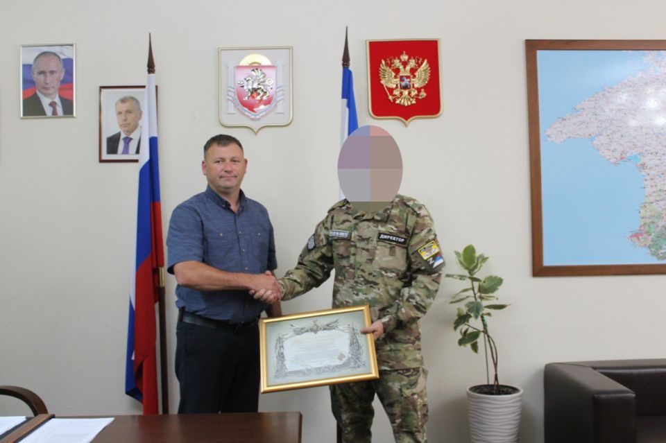 Игорь Крутьков: В рамках реализации программы поддержки военнослужащих, участвующих в Специальной военной операции, удостоен почетной грамотой Министерства обороны Российской Федерации, врученной мне командованием Игорь Крутьков: В рамках реализации программы поддержки военнослужащих, участвующих в Специальной военной операции, удостоен почетной грамотой Министерства обороны Российской Федерации, врученной мне командованием