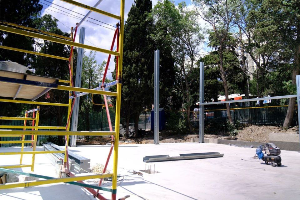 В Большой Ялте стартовал монтаж модульного корпуса Массандровской школы искусств В Большой Ялте стартовал монтаж модульного корпуса Массандровской школы искусств