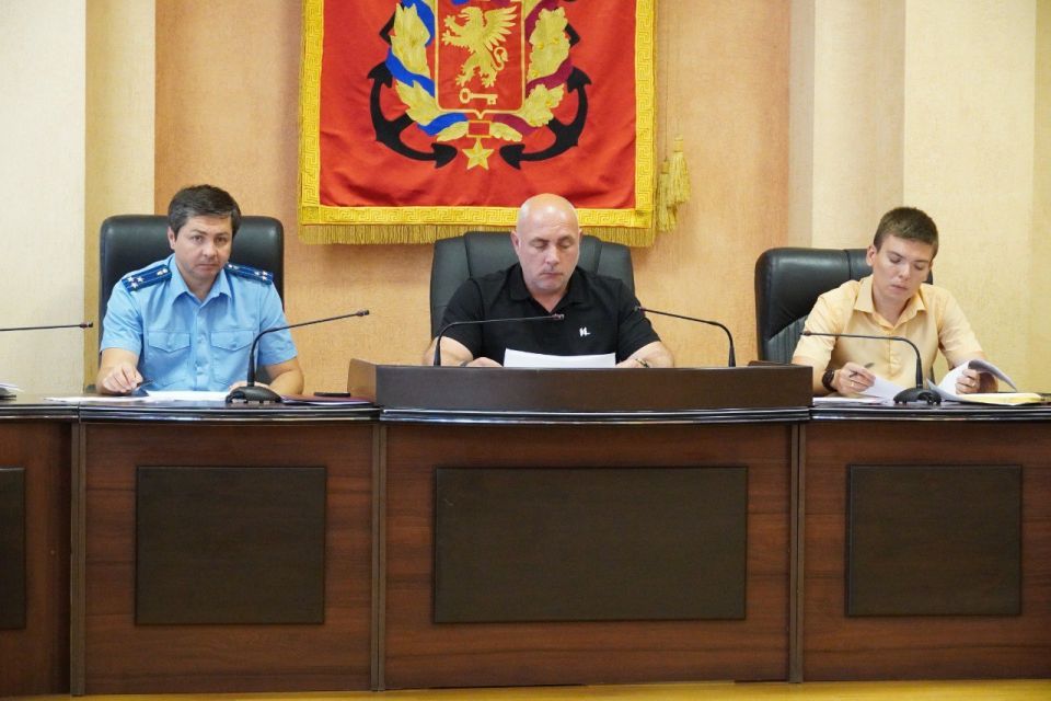 В администрации Керчи прошло заседание рабочей группы Межведомственной комиссии РК по противодействию нелегальной занятости В администрации Керчи прошло заседание рабочей группы Межведомственной комиссии РК по противодействию нелегальной занятости