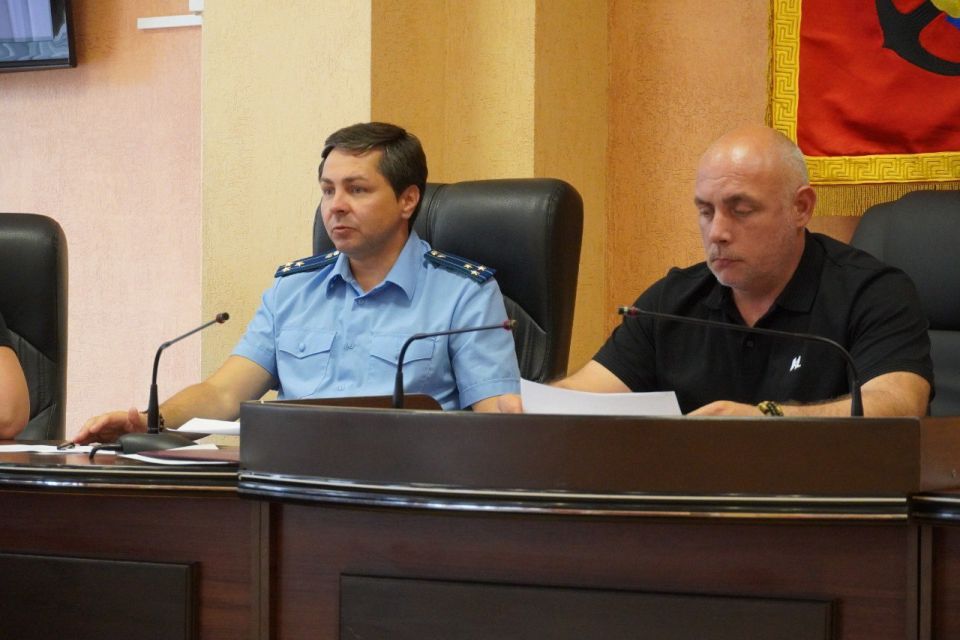 В администрации Керчи прошло заседание рабочей группы Межведомственной комиссии РК по противодействию нелегальной занятости В администрации Керчи прошло заседание рабочей группы Межведомственной комиссии РК по противодействию нелегальной занятости