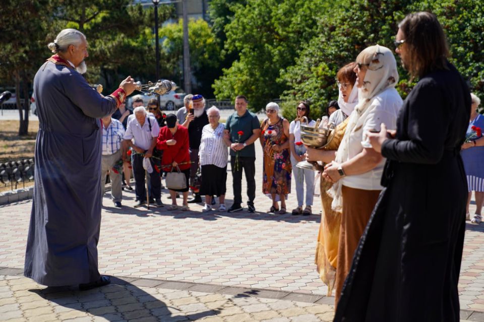 В Евпатории почтили память жертв депортации В Евпатории почтили память жертв депортации