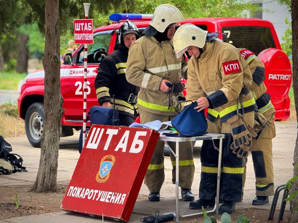 На базе ГБУЗ РК «Джанкойская центральная районная больница» проведены тренировочные пожарно-тактические учения по тушению пожара На базе ГБУЗ РК «Джанкойская центральная районная больница» проведены тренировочные пожарно-тактические учения по тушению пожара