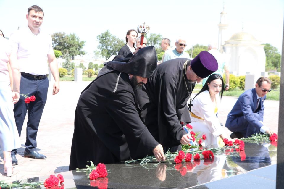 Ольга Урайкина: На территории мемориального комплекса «Путь возрождения народов Крыма» на железнодорожной станции «Сирень» прошло траурное мероприятие, приуроченное ко Дню депортации армян, греков и болгар из Крыма Ольга Урайкина: На территории мемориального комплекса «Путь возрождения народов Крыма» на железнодорожной станции «Сирень» прошло траурное мероприятие, приуроченное ко Дню депортации армян, греков и болгар из Крыма