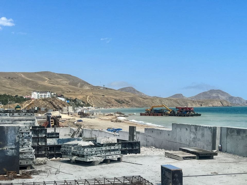 Реконструкцию набережной в Коктебеле выполнили на 60% Реконструкцию набережной в Коктебеле выполнили на 60%