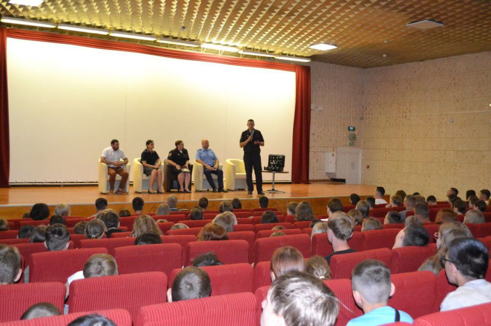 В Евпатории стартовала "Детская правовая смена" с участием ведущих юристов Крыма В Евпатории стартовала "Детская правовая смена" с участием ведущих юристов Крыма