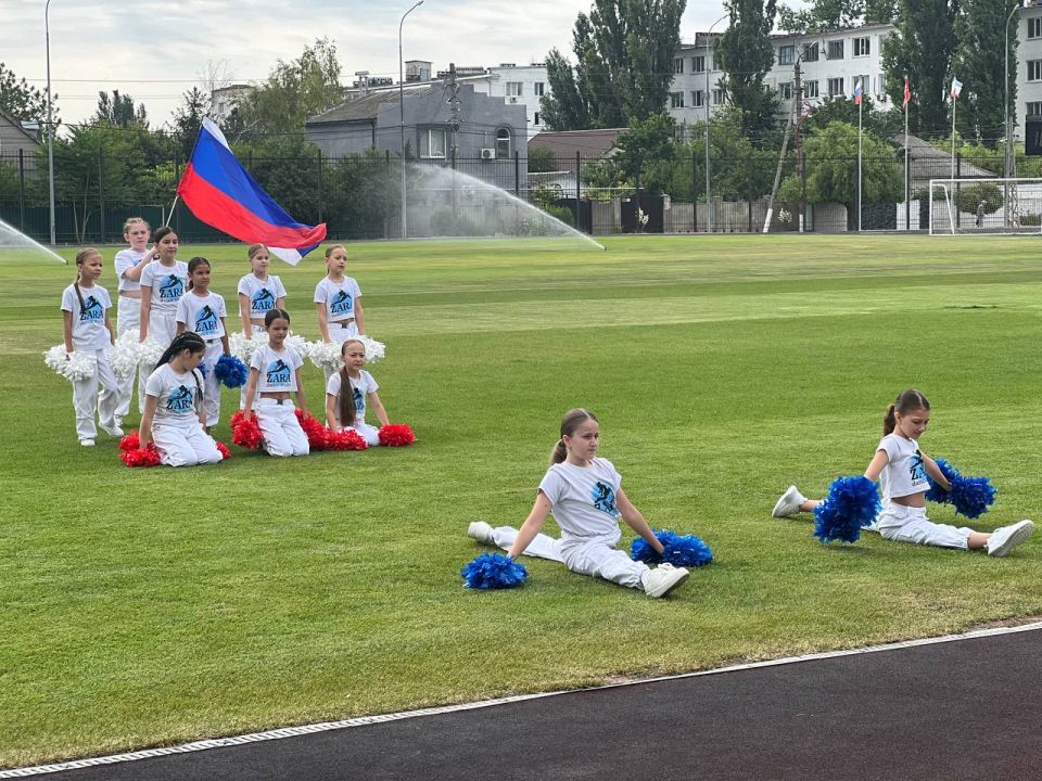 Игорь Ивин: Сегодня на городском стадионе «Авангард» прошла церемония вручения знаков отличия «Готов к труду и обороне» воспитанникам студии танца «Зара» (руководитель Зара Метельская) Игорь Ивин: Сегодня на городском стадионе «Авангард» прошла церемония вручения знаков отличия «Готов к труду и обороне» воспитанникам студии танца «Зара» (руководитель Зара Метельская)