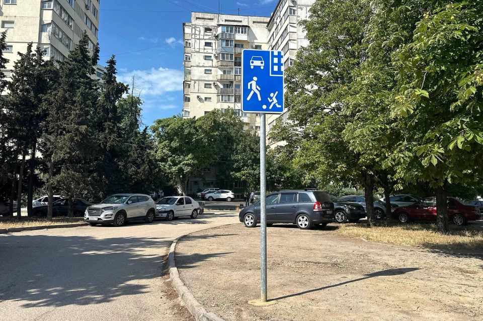 Владимир Немцев: Завершены работы по благоустройству улицы Каштановой и установке знаков «Жилая зона» на проспекте Генерала Острякова Владимир Немцев: Завершены работы по благоустройству улицы Каштановой и установке знаков «Жилая зона» на проспекте Генерала Острякова