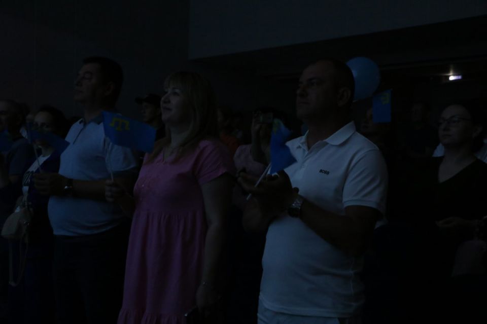 Ольга Урайкина: В Бахчисарайском районном Доме культуры состоялся большой праздничный концерт, посвященный Дню крымскотатарского флага Ольга Урайкина: В Бахчисарайском районном Доме культуры состоялся большой праздничный концерт, посвященный Дню крымскотатарского флага
