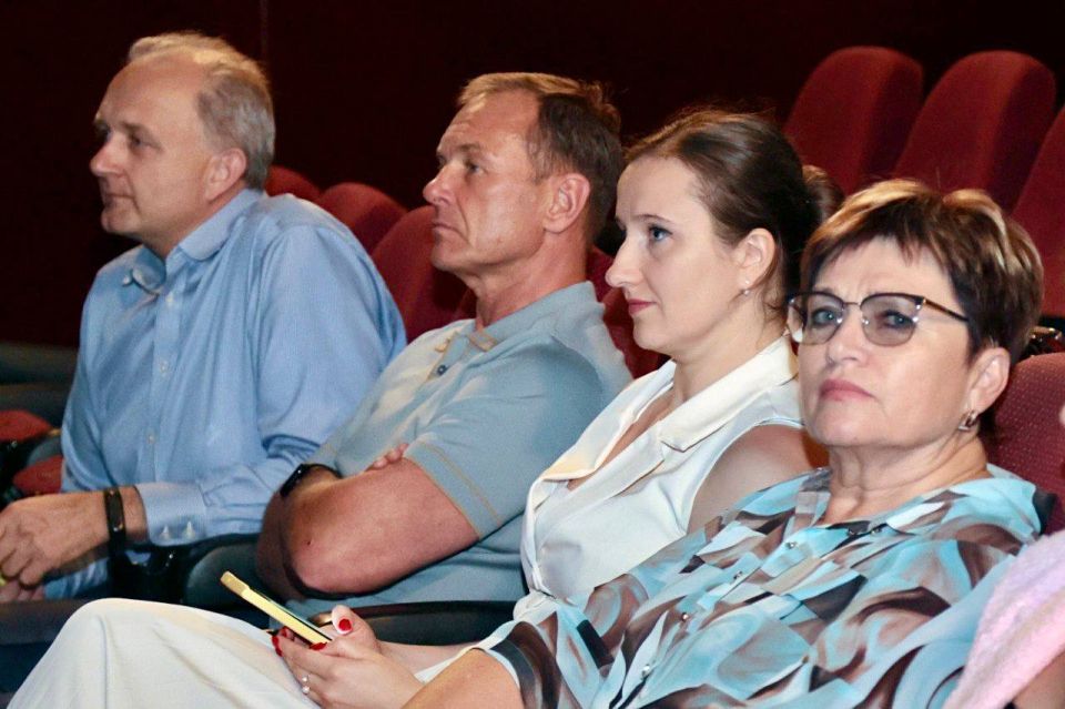 В Симферополе состоялся премьерный показ документального фильма «Незримый фронт» о работе крымских волонтёров В Симферополе состоялся премьерный показ документального фильма «Незримый фронт» о работе крымских волонтёров