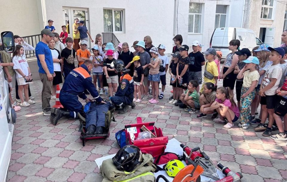 На волне безопасности. Отдых на пляже дарит не только радость, но и таит в себе определённые опасности На волне безопасности. Отдых на пляже дарит не только радость, но и таит в себе определённые опасности