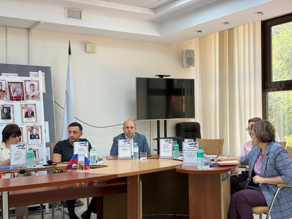 В Министерстве юстиции Республики Крым состоялось заседание коллегии, посвящённой итогам работы министерства за первое полугодие текущего года. В Министерстве юстиции Республики Крым состоялось заседание коллегии, посвящённой итогам работы министерства за первое полугодие текущего года.