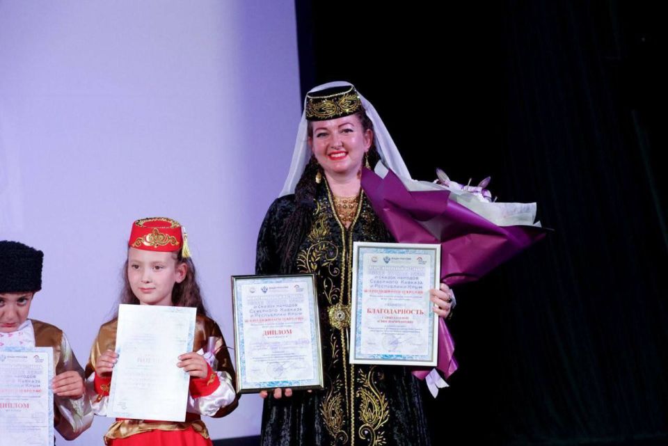 Команда Крыма завоевала титул в номинации «Лучшее музыкальное выступление» в Межрегиональном фестивале русских народных сказок, сказок народов Северного Кавказа и Республики Крым под названием «В тридевятом царстве…» Команда Крыма завоевала титул в номинации «Лучшее музыкальное выступление» в Межрегиональном фестивале русских народных сказок, сказок народов Северного Кавказа и Республики Крым под названием «В тридевятом царстве…»
