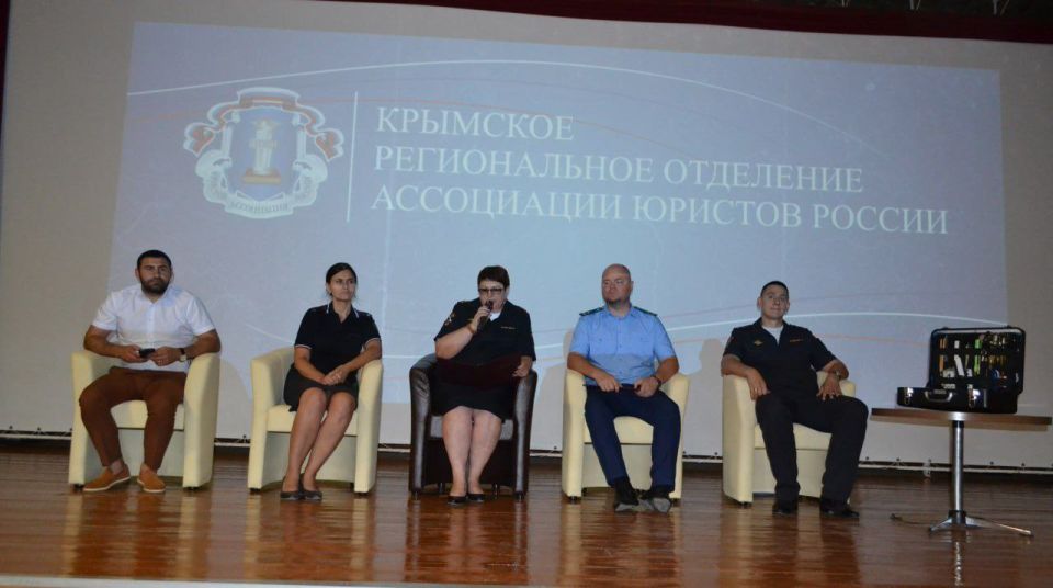 В Евпатории стартовала "Детская правовая смена" с участием ведущих юристов Крыма В Евпатории стартовала "Детская правовая смена" с участием ведущих юристов Крыма