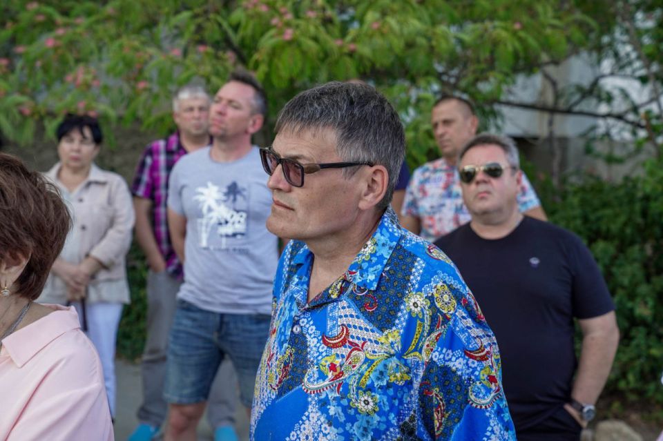 Александр Юрьев: Совместно с главой города Галиной Герасимовой встретились с жильцами домов по ул. 9 Мая, 92 и 94, расположенных напротив мемориального комплекса «Красная горка» Александр Юрьев: Совместно с главой города Галиной Герасимовой встретились с жильцами домов по ул. 9 Мая, 92 и 94, расположенных напротив мемориального комплекса «Красная горка»