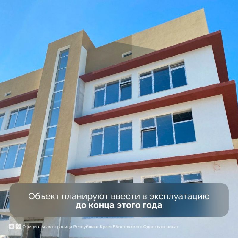 Летом в Феодосии крайне важно обеспечить достаточный полив деревьев Летом в Феодосии крайне важно обеспечить достаточный полив деревьев