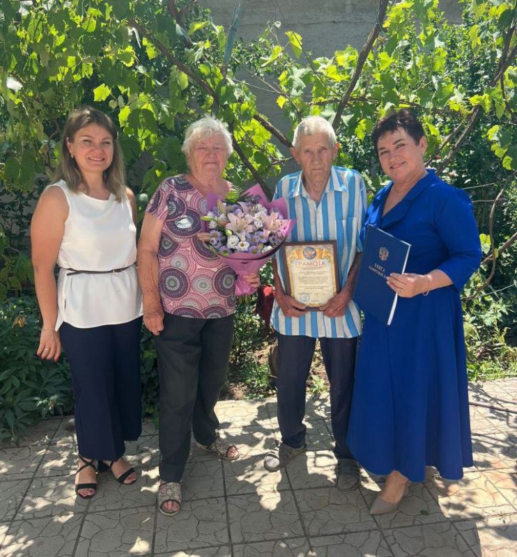 В Раздольненском районном отделе ЗАГС отметили один из самых солидных с начала года юбилеев супружеской жизни В Раздольненском районном отделе ЗАГС отметили один из самых солидных с начала года юбилеев супружеской жизни