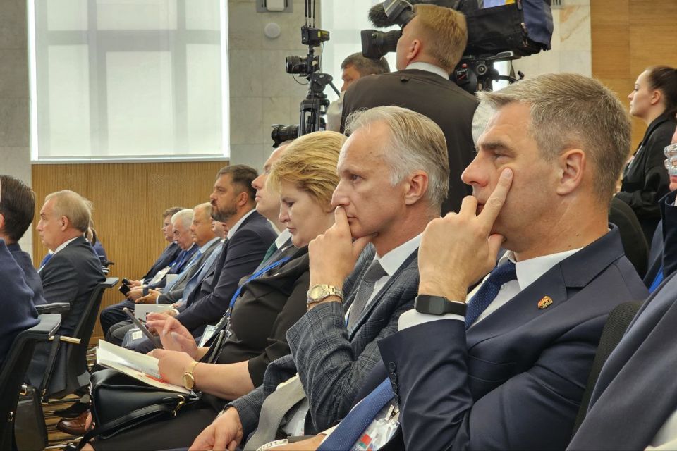 Владимир Константинов: Подписали соглашение о межпарламентском сотрудничестве с председателем Витебского областного Совета депутатов Белоруссии Дмитрием Владимировичем Демидовым Владимир Константинов: Подписали соглашение о межпарламентском сотрудничестве с председателем Витебского областного Совета депутатов Белоруссии Дмитрием Владимировичем Демидовым