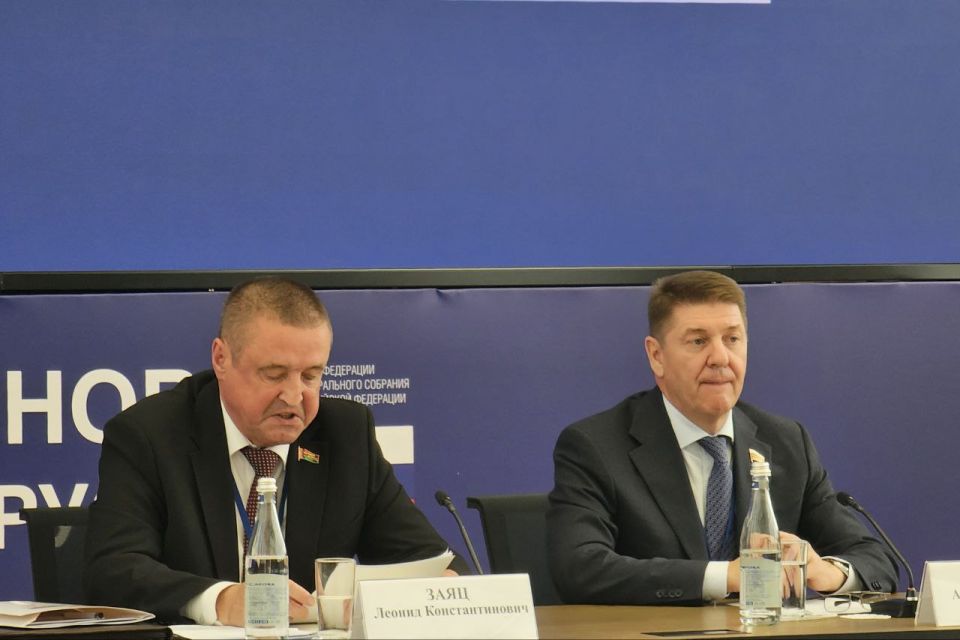 Владимир Константинов: Подписали соглашение о межпарламентском сотрудничестве с председателем Витебского областного Совета депутатов Белоруссии Дмитрием Владимировичем Демидовым Владимир Константинов: Подписали соглашение о межпарламентском сотрудничестве с председателем Витебского областного Совета депутатов Белоруссии Дмитрием Владимировичем Демидовым