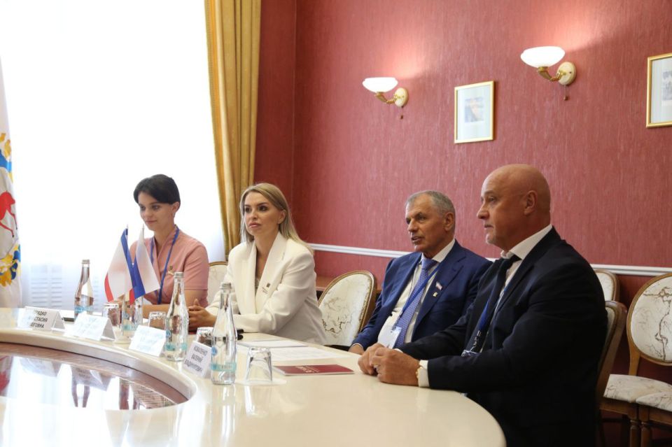 Владимир Константинов: Подписали соглашение о межпарламентском сотрудничестве с председателем Витебского областного Совета депутатов Белоруссии Дмитрием Владимировичем Демидовым Владимир Константинов: Подписали соглашение о межпарламентском сотрудничестве с председателем Витебского областного Совета депутатов Белоруссии Дмитрием Владимировичем Демидовым