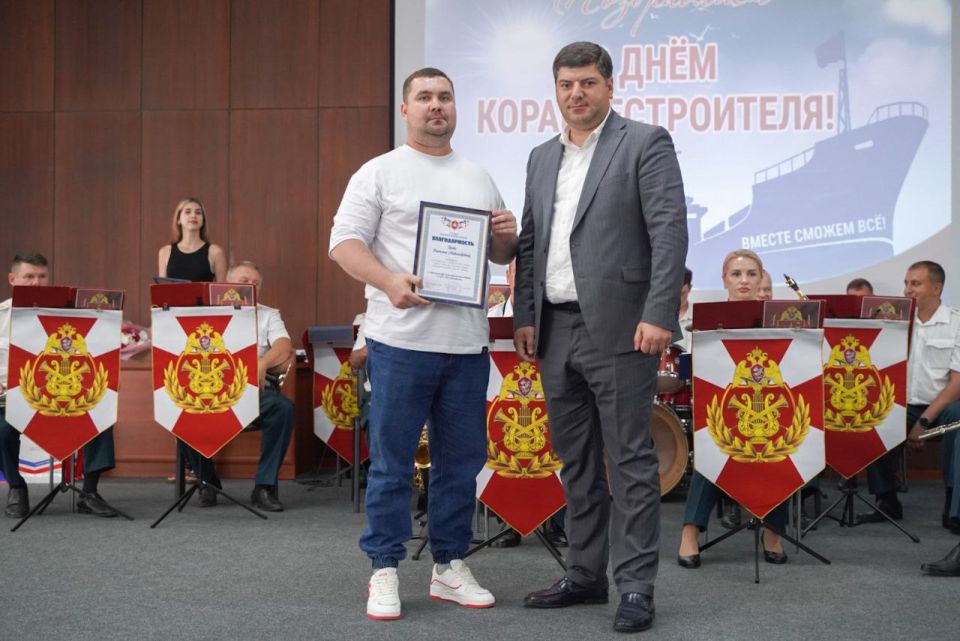 Министр промышленности и торговли Республики Крым Анушаван Агаджанян посетил судостроительные предприятия Феодосии и Керчи Министр промышленности и торговли Республики Крым Анушаван Агаджанян посетил судостроительные предприятия Феодосии и Керчи