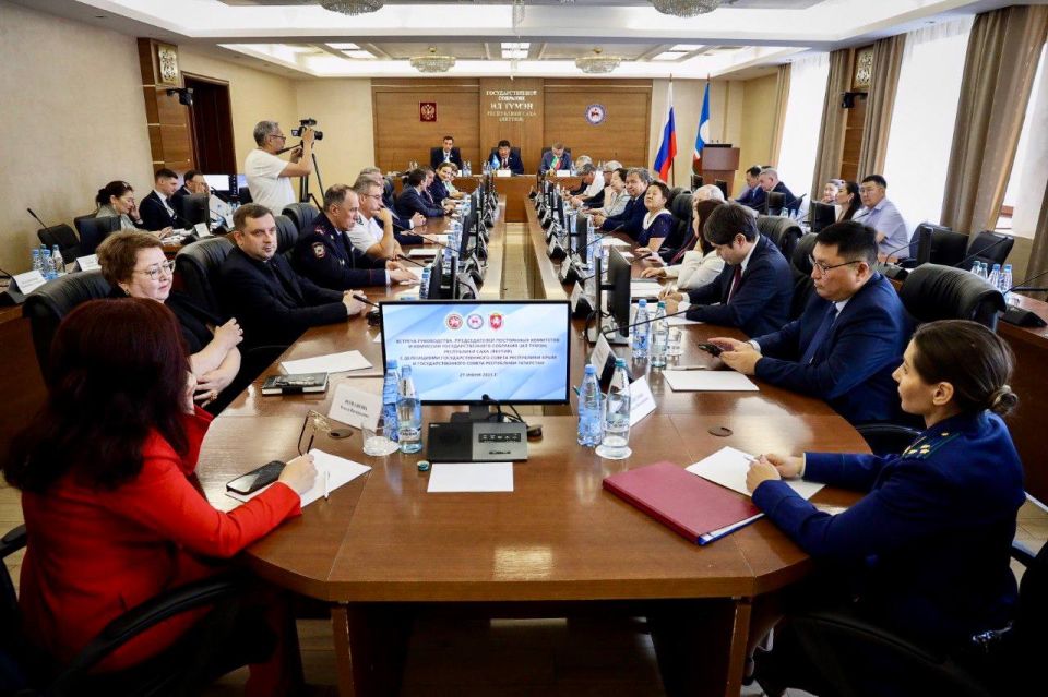 Крым, Татарстан и Якутия обсудили направления сотрудничества Крым, Татарстан и Якутия обсудили направления сотрудничества