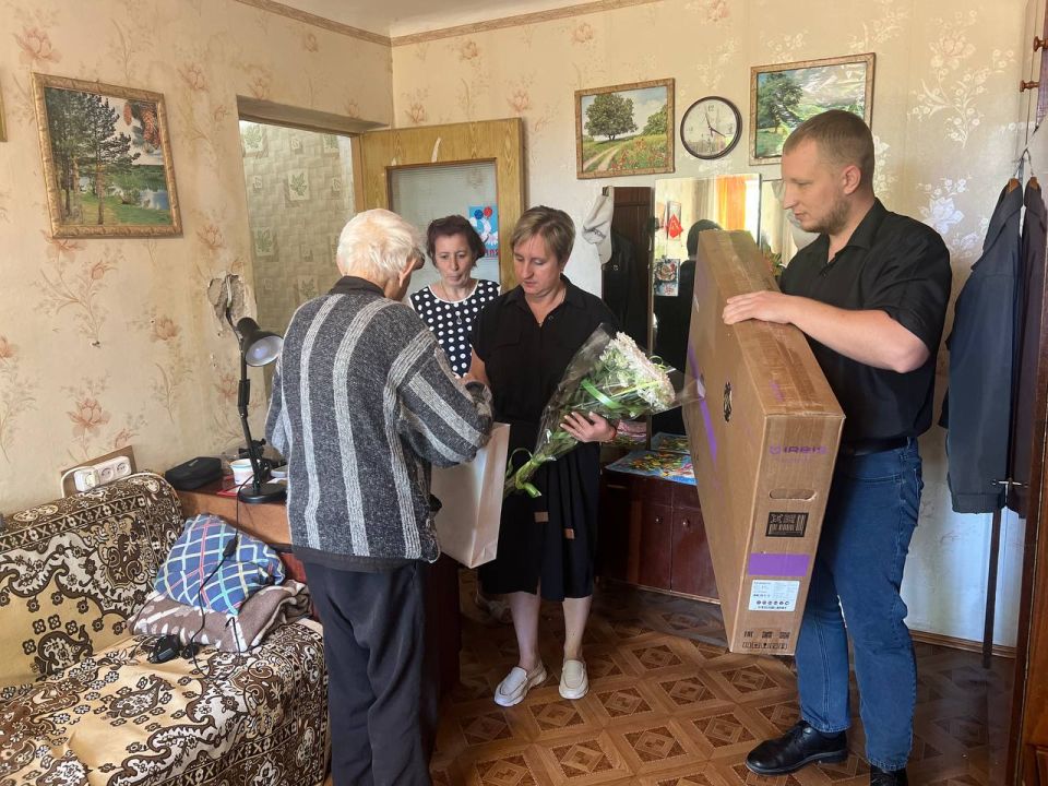 Навсегда увековечена безграничная благодарность советскому народу, героически сражавшемуся в годы Великой Отечественной войны с фашистами Навсегда увековечена безграничная благодарность советскому народу, героически сражавшемуся в годы Великой Отечественной войны с фашистами