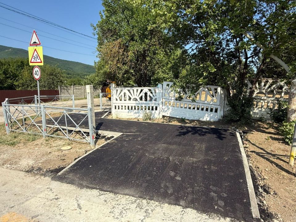 Завершился ремонт тротуара вдоль Голубинской общеобразовательной школы.Поручение отремонтировать тротуар и обеспечить безопасное и комфортное передвижение учеников и жителей было дано в ходе выезда Главы Республики Крым... Завершился ремонт тротуара вдоль Голубинской общеобразовательной школы.Поручение отремонтировать тротуар и обеспечить безопасное и комфортное передвижение учеников и жителей было дано в ходе выезда Главы Республики Крым...