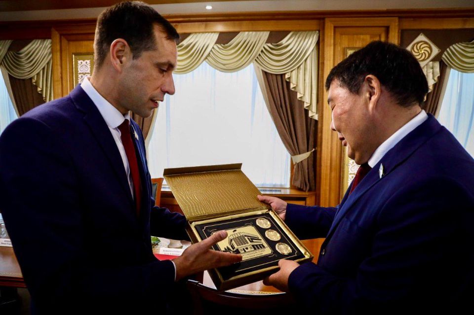 Крым, Татарстан и Якутия обсудили направления сотрудничества Крым, Татарстан и Якутия обсудили направления сотрудничества