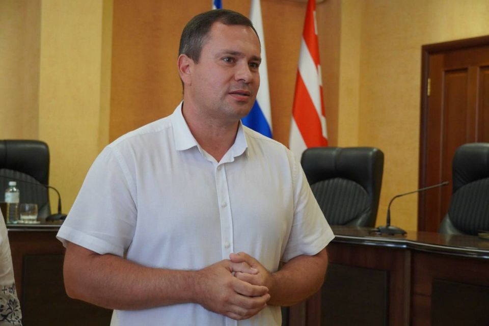 В Керчи вручили спортивную форму воспитанникам и тренерскому составу муниципальной спортивной школы «Грифон» В Керчи вручили спортивную форму воспитанникам и тренерскому составу муниципальной спортивной школы «Грифон»