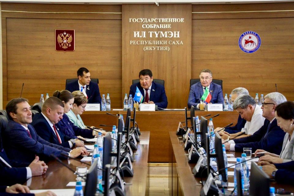 Крым, Татарстан и Якутия обсудили направления сотрудничества Крым, Татарстан и Якутия обсудили направления сотрудничества