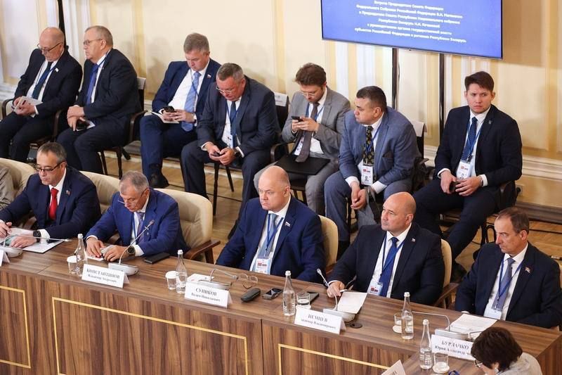 Владимир Немцев: На площадке XII Форума регионов России и Беларуси принял участие во встрече, которую провели Председатель Совета Федерации Валентина Матвиенко и Председатель Совета Республики Наталья Кочанова с... Владимир Немцев: На площадке XII Форума регионов России и Беларуси принял участие во встрече, которую провели Председатель Совета Федерации Валентина Матвиенко и Председатель Совета Республики Наталья Кочанова с...