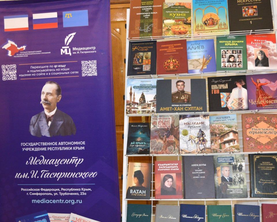 Патриотическая молодёжная акция прошла в Крымскотатарском академическом музыкально-драматическом театре Патриотическая молодёжная акция прошла в Крымскотатарском академическом музыкально-драматическом театре