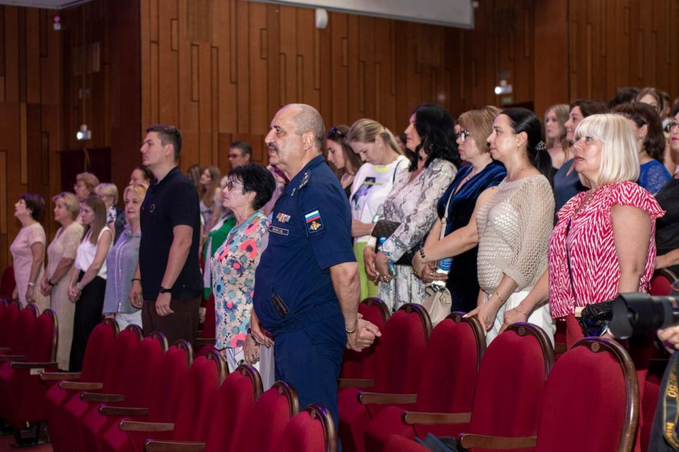 В крымской столице проходят праздничные торжества, посвященные вручению аттестатов о среднем общем образовании В крымской столице проходят праздничные торжества, посвященные вручению аттестатов о среднем общем образовании