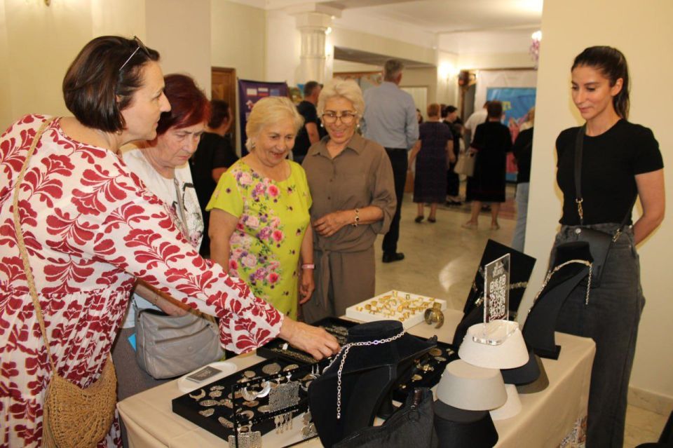 Патриотическая молодёжная акция прошла в Крымскотатарском академическом музыкально-драматическом театре Патриотическая молодёжная акция прошла в Крымскотатарском академическом музыкально-драматическом театре