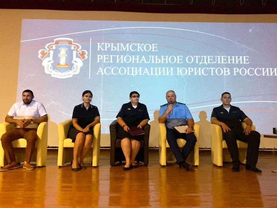 Прокурор Евпатории Александр Сергеев принял участие в открытии «Детской правовой смены» в оздоровительном центре «Фортуна» Прокурор Евпатории Александр Сергеев принял участие в открытии «Детской правовой смены» в оздоровительном центре «Фортуна»