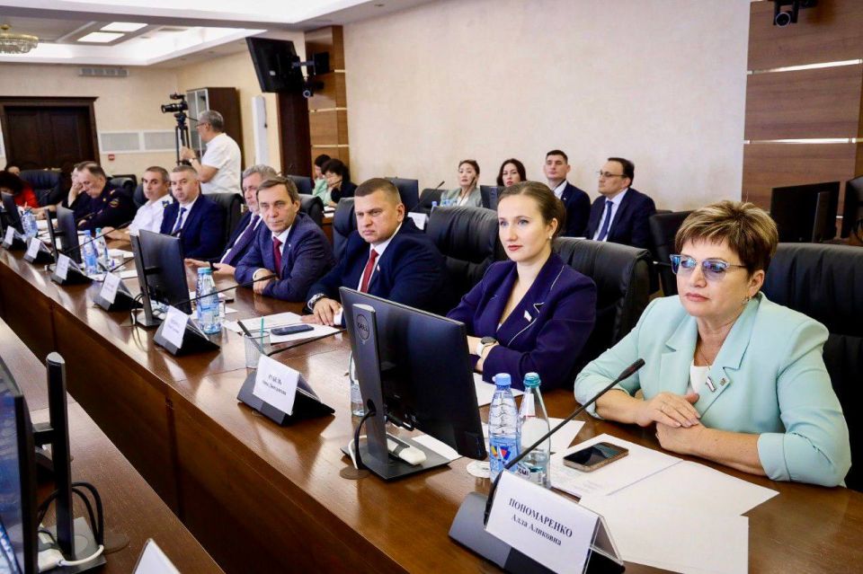 Крым, Татарстан и Якутия обсудили направления сотрудничества Крым, Татарстан и Якутия обсудили направления сотрудничества