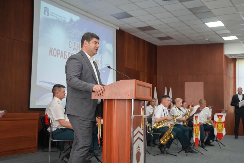 Министр промышленности и торговли Республики Крым Анушаван Агаджанян посетил судостроительные предприятия Феодосии и Керчи Министр промышленности и торговли Республики Крым Анушаван Агаджанян посетил судостроительные предприятия Феодосии и Керчи