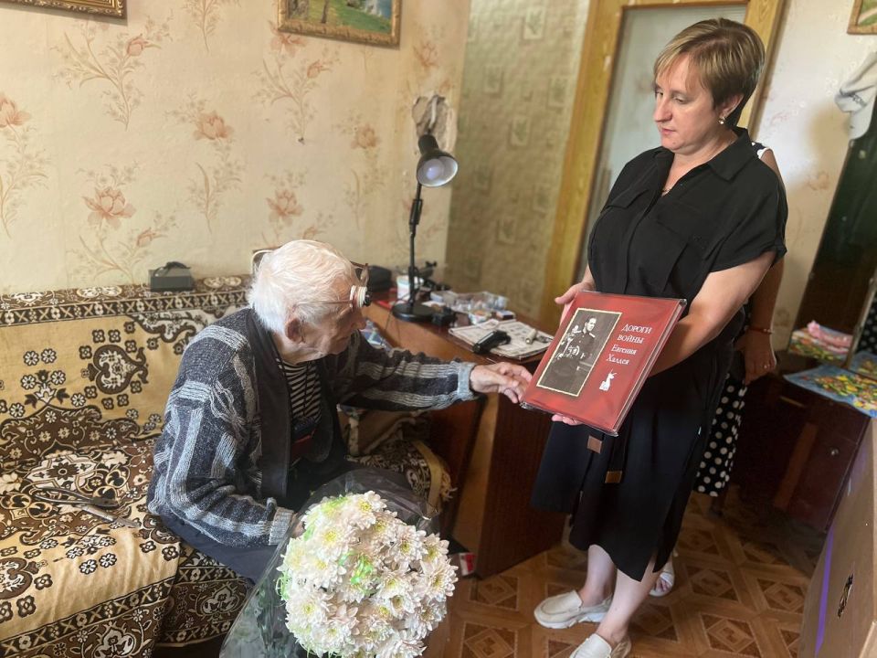 Навсегда увековечена безграничная благодарность советскому народу, героически сражавшемуся в годы Великой Отечественной войны с фашистами Навсегда увековечена безграничная благодарность советскому народу, героически сражавшемуся в годы Великой Отечественной войны с фашистами