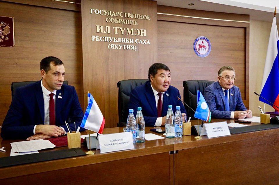 Крым, Татарстан и Якутия обсудили направления сотрудничества Крым, Татарстан и Якутия обсудили направления сотрудничества