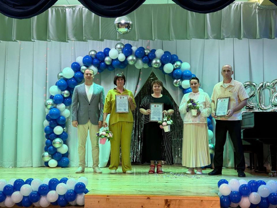 Антон Кравец: Сегодня побывал на выпускных вечерах в Нижнегорском! Антон Кравец: Сегодня побывал на выпускных вечерах в Нижнегорском!