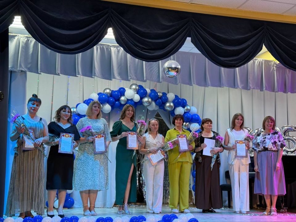 Антон Кравец: Сегодня побывал на выпускных вечерах в Нижнегорском! Антон Кравец: Сегодня побывал на выпускных вечерах в Нижнегорском!