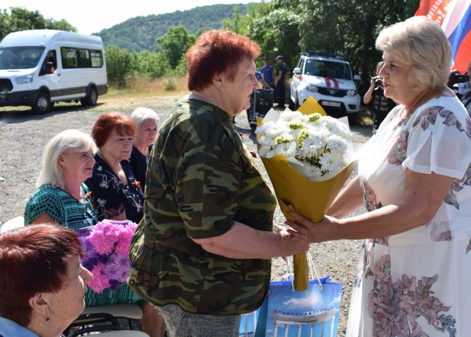 Галина Огнёва: Накануне Дня партизан и подпольщиков России мы возложили цветы на памятный знак бойцам и командирам Алуштинского партизанского отряда и почтили память о мужественных и самоотверженных людях Галина Огнёва: Накануне Дня партизан и подпольщиков России мы возложили цветы на памятный знак бойцам и командирам Алуштинского партизанского отряда и почтили память о мужественных и самоотверженных людях