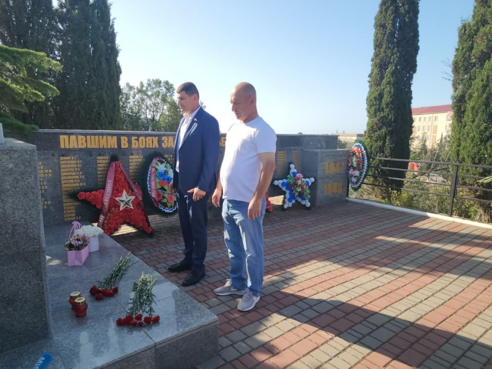 В Судаке прошло мероприятие, посвященное Дню крымскотатарского флага В Судаке прошло мероприятие, посвященное Дню крымскотатарского флага