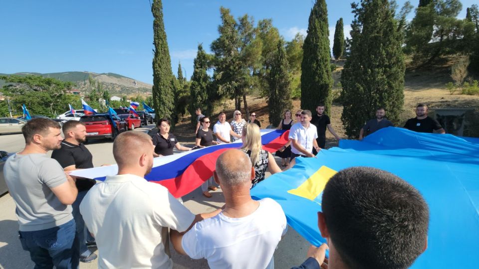 В Судаке прошло мероприятие, посвященное Дню крымскотатарского флага В Судаке прошло мероприятие, посвященное Дню крымскотатарского флага