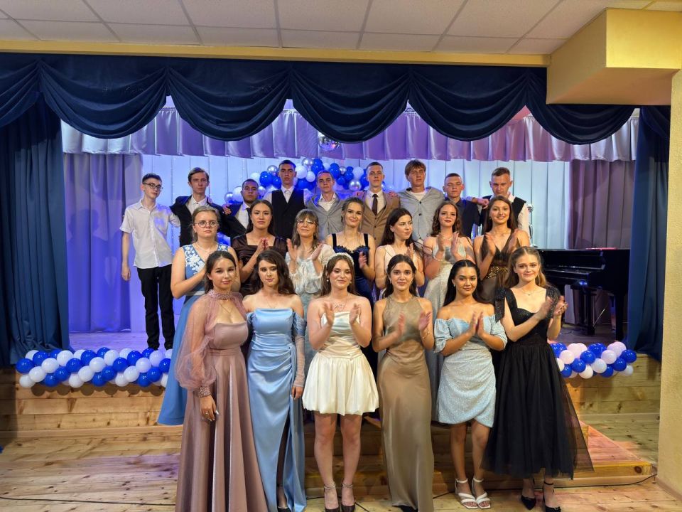 Антон Кравец: Сегодня побывал на выпускных вечерах в Нижнегорском! Антон Кравец: Сегодня побывал на выпускных вечерах в Нижнегорском!