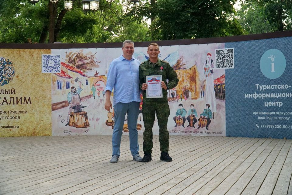 Александр Юрьев: Сегодня в сквере Ашика Умера прошло праздничное мероприятие ко Дню молодёжи, в рамках которого состоялась патриотическая акция «Наше» Александр Юрьев: Сегодня в сквере Ашика Умера прошло праздничное мероприятие ко Дню молодёжи, в рамках которого состоялась патриотическая акция «Наше»
