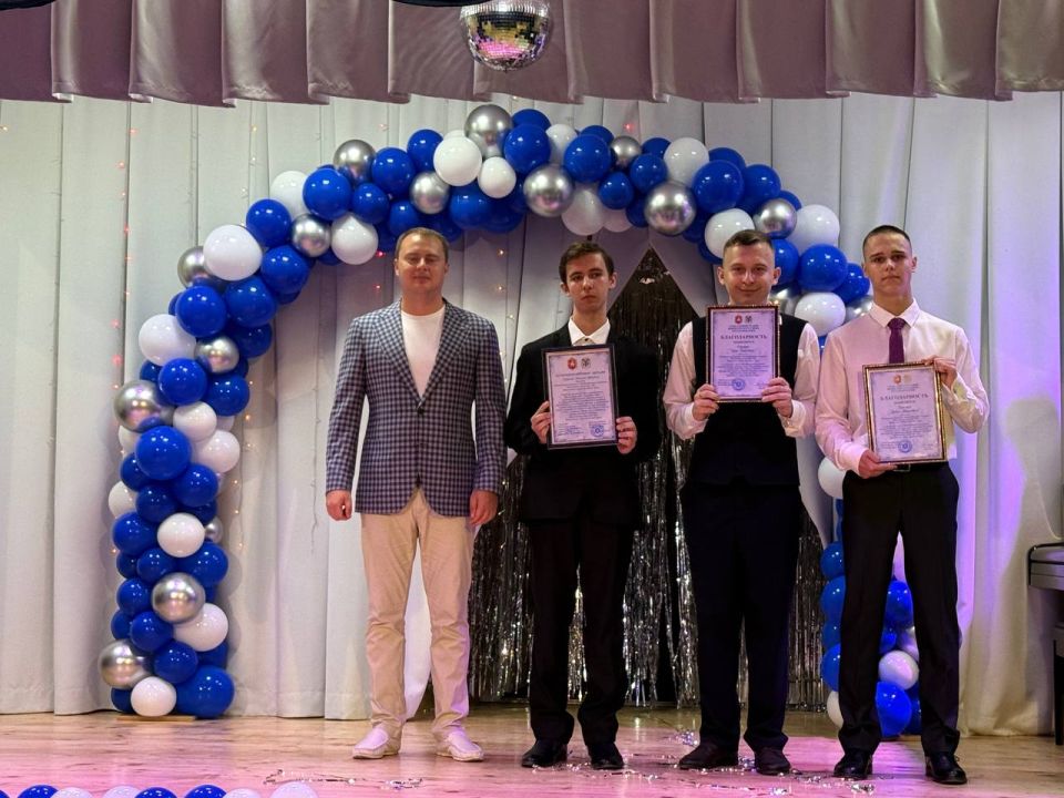 Антон Кравец: Сегодня побывал на выпускных вечерах в Нижнегорском! Антон Кравец: Сегодня побывал на выпускных вечерах в Нижнегорском!