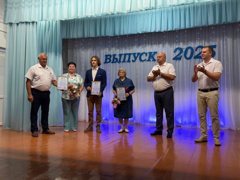 Антон Кравец: Сегодня побывал на выпускных вечерах в Нижнегорском! Антон Кравец: Сегодня побывал на выпускных вечерах в Нижнегорском!